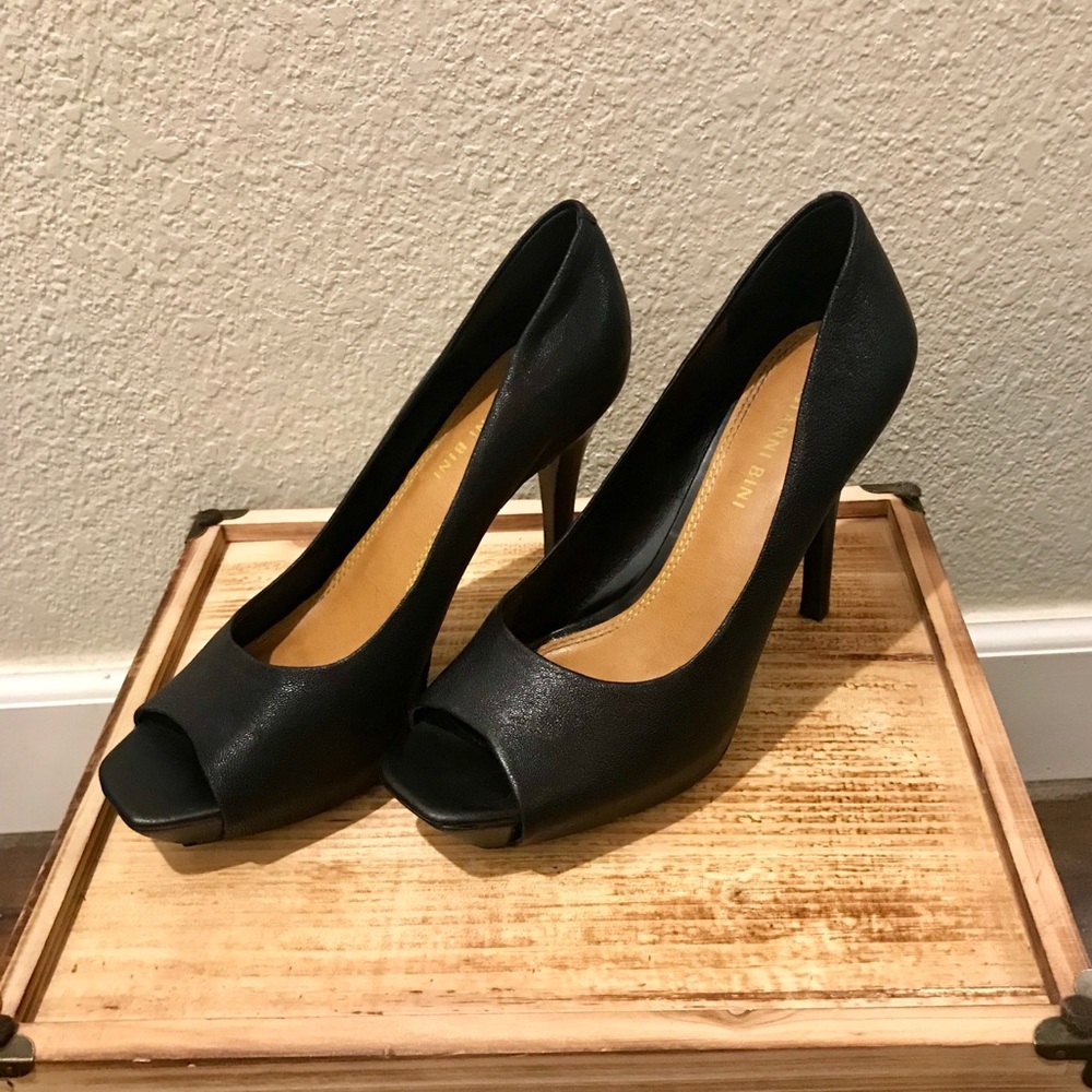 Gianni Bini peep toe high heels size 7